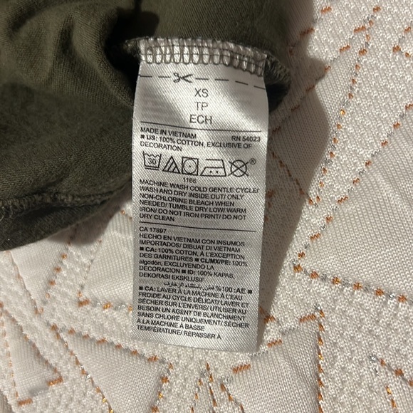 Old Navy Everywear Pineapple Tee XS - Picture 6 of 6